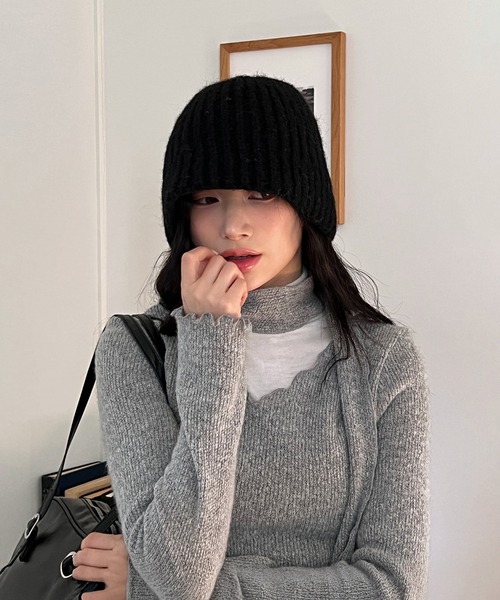 by muni:r(バイ ムニール)の「コージーリブニットバケットハット(ニットキャップ/ビーニー・レディース・ベージュ/グレー/ブラック・FREE)」の2枚目の写真