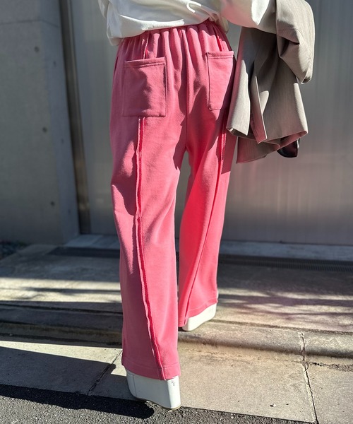 mi via loca(ミヴィアロカ)の「ウラケ カットオフ ワイド スウェットパンツ(スウェットパンツ・レディース・ブラック/ピンク/トップグレー・FREE)」の21枚目の写真