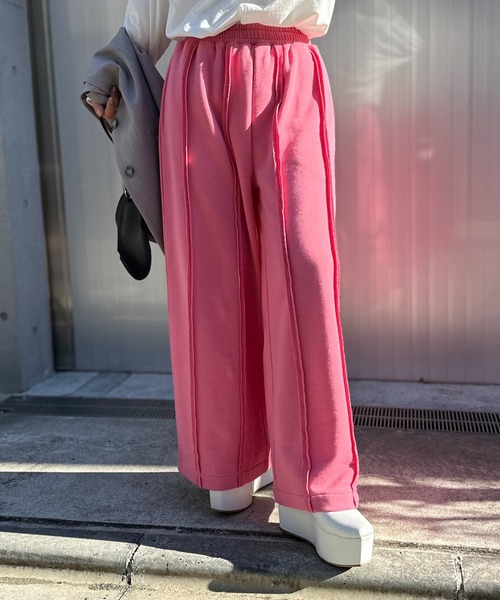 mi via loca(ミヴィアロカ)の「ウラケ カットオフ ワイド スウェットパンツ(スウェットパンツ・レディース・ブラック/ピンク/トップグレー・FREE)」の22枚目の写真