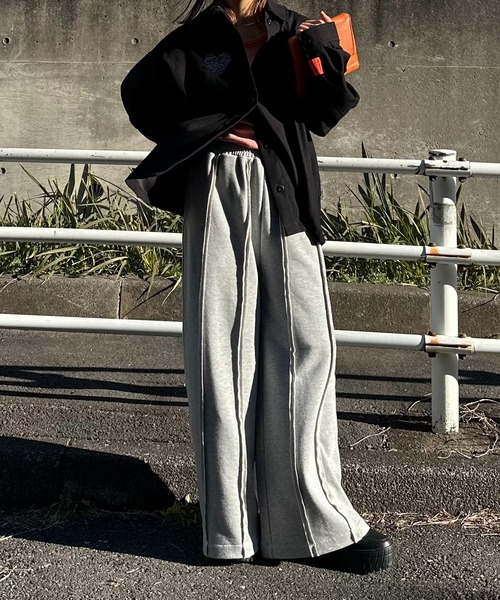 mi via loca(ミヴィアロカ)の「ウラケ カットオフ ワイド スウェットパンツ(スウェットパンツ・レディース・ブラック/ピンク/トップグレー・FREE)」の17枚目の写真
