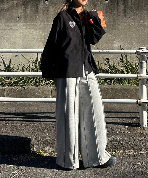 mi via loca(ミヴィアロカ)の「ウラケ カットオフ ワイド スウェットパンツ(スウェットパンツ・レディース・ブラック/ピンク/トップグレー・FREE)」の18枚目の写真