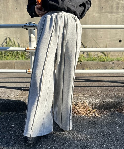 mi via loca(ミヴィアロカ)の「ウラケ カットオフ ワイド スウェットパンツ(スウェットパンツ・レディース・ブラック/ピンク/トップグレー・FREE)」の13枚目の写真