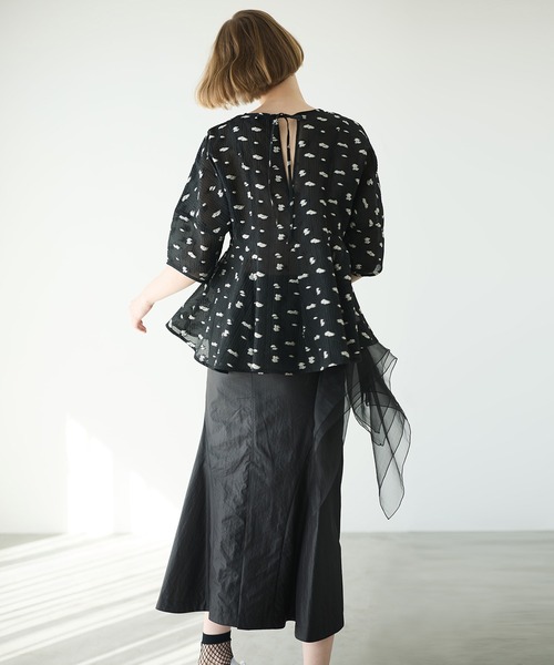 LE CIEL BLEU(ルシェルブルー)の「ナイロンレザーミディスカート / Nylon Leather Midi Skirt(スカート・レディース・ライトグリーン/オレンジ/ブラック・36/38)」の8枚目の写真