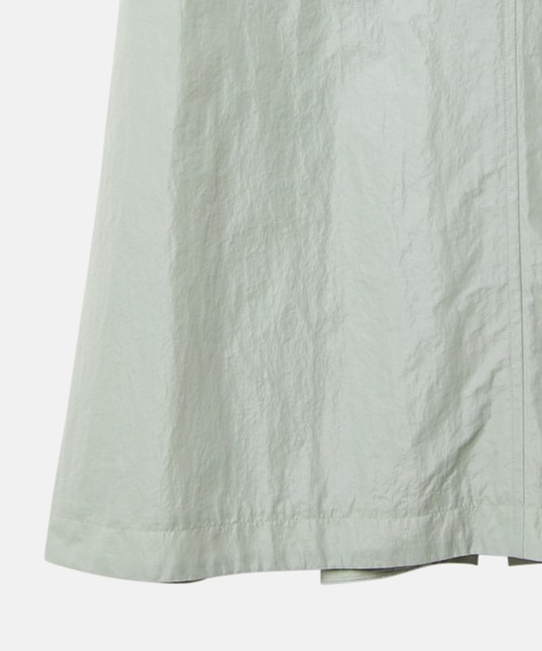LE CIEL BLEU(ルシェルブルー)の「ナイロンレザーミディスカート / Nylon Leather Midi Skirt(スカート・レディース・ライトグリーン/オレンジ/ブラック・36/38)」の15枚目の写真