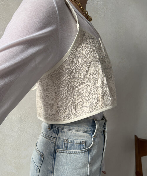 DouDou(ドゥドゥ)の「【WEB限定】刺繍レースキャミビスチェ(シャツ/ブラウス・レディース・アイボリー/ブラック・FREE)」の13枚目の写真