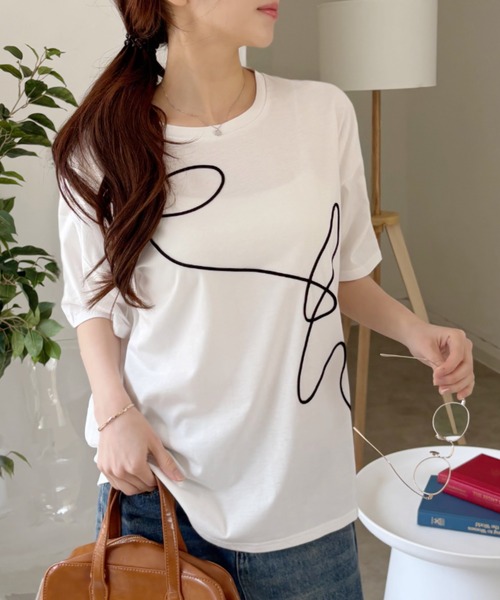 Eclat one(エクラワン)の「【Eclat one】ニュアンスライン オーバーサイズ Tシャツ(Tシャツ/カットソー・レディース・ブラック/ブルー/オフホワイト・FREE)」の5枚目の写真