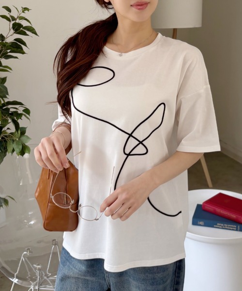 Eclat one(エクラワン)の「【Eclat one】ニュアンスライン オーバーサイズ Tシャツ(Tシャツ/カットソー・レディース・ブラック/ブルー/オフホワイト・FREE)」の16枚目の写真