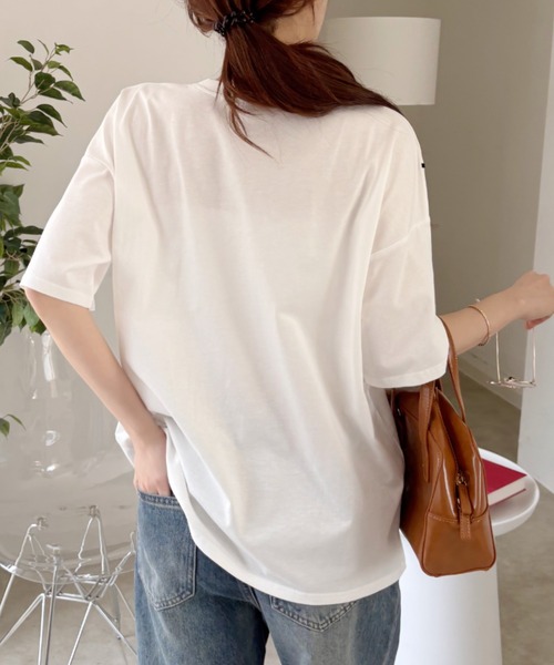 Eclat one(エクラワン)の「【Eclat one】ニュアンスライン オーバーサイズ Tシャツ(Tシャツ/カットソー・レディース・ブラック/ブルー/オフホワイト・FREE)」の17枚目の写真