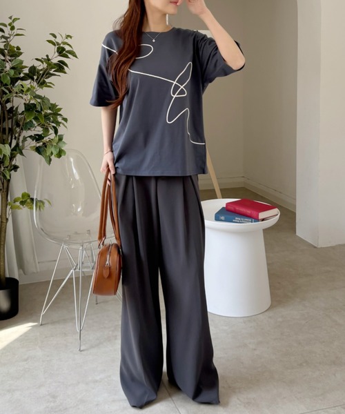 Eclat one(エクラワン)の「【Eclat one】ニュアンスライン オーバーサイズ Tシャツ(Tシャツ/カットソー・レディース・ブラック/ブルー/オフホワイト・FREE)」の14枚目の写真