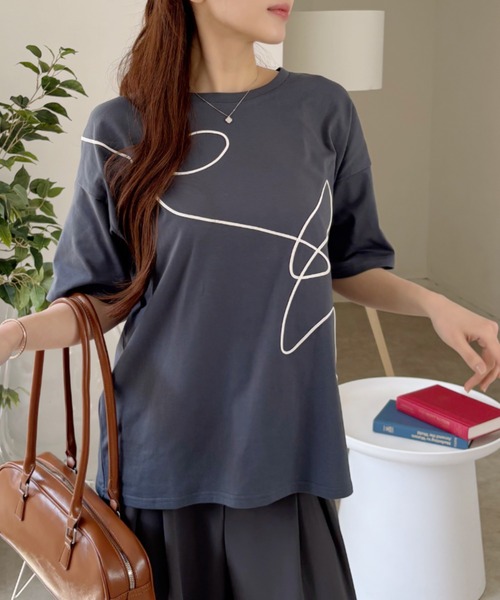 Eclat one(エクラワン)の「【Eclat one】ニュアンスライン オーバーサイズ Tシャツ(Tシャツ/カットソー・レディース・ブラック/ブルー/オフホワイト・FREE)」の20枚目の写真