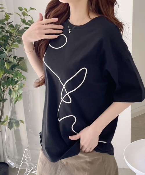 Eclat one(エクラワン)の「【Eclat one】ニュアンスライン オーバーサイズ Tシャツ(Tシャツ/カットソー・レディース・ブラック/ブルー/オフホワイト・FREE)」の9枚目の写真