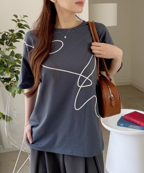 Eclat one(エクラワン)の「【Eclat one】ニュアンスライン オーバーサイズ Tシャツ(Tシャツ/カットソー・レディース・ブラック/ブルー/オフホワイト・FREE)」の12枚目の写真