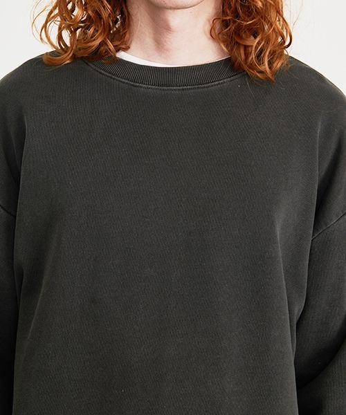 Revo.(レボ)の「Revo. オーバーサイズ ピグメント加工 フェイクレイヤード スウェット プルーバー(スウェット・メンズ・ブラック/ネイビー/ラベンダー・2/1)」の11枚目の写真