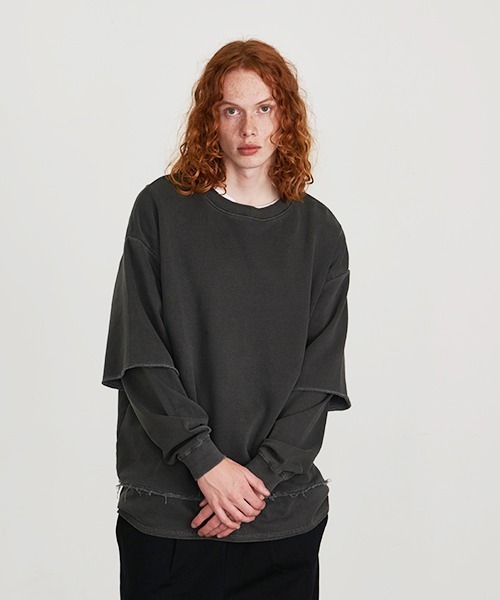 Revo.(レボ)の「Revo. オーバーサイズ ピグメント加工 フェイクレイヤード スウェット プルーバー(スウェット・メンズ・ブラック/ネイビー/ラベンダー・2/1)」の5枚目の写真