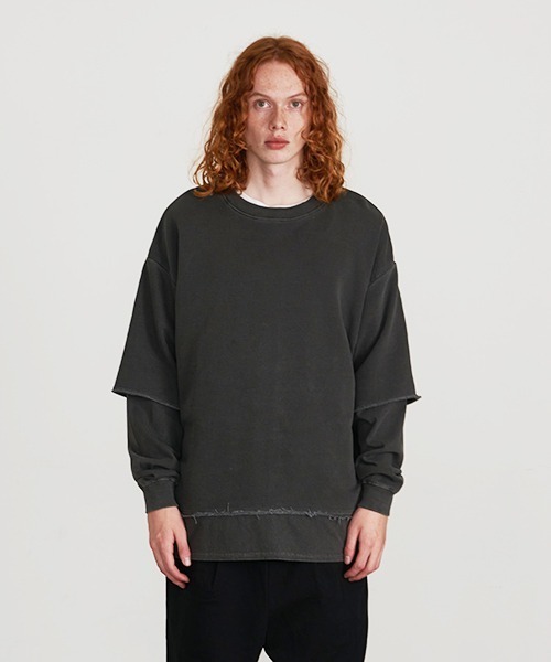 Revo.(レボ)の「Revo. オーバーサイズ ピグメント加工 フェイクレイヤード スウェット プルーバー(スウェット・メンズ・ブラック/ネイビー/ラベンダー・2/1)」の6枚目の写真