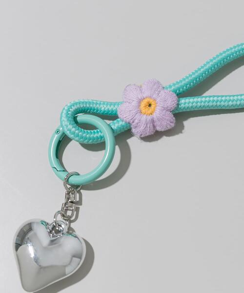 SMELLY（スメリー）の「ハートモチーフフラワーキーチェーン（キーホルダー・レディース・ミント/ブラック・-）」の6枚目の写真