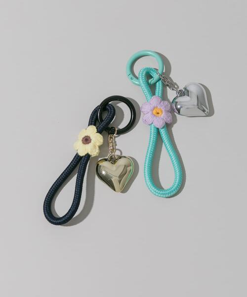 SMELLY（スメリー）の「ハートモチーフフラワーキーチェーン（キーホルダー・レディース・ミント/ブラック・-）」の3枚目の写真