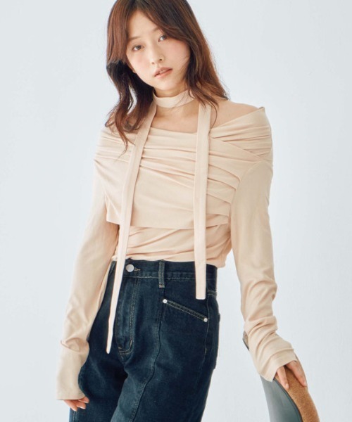 archives（アルシーヴ）の「タックドレープオフショルＴＯＰＳ（Tシャツ/カットソー・レディース・グレー/ブラック/ピンクベージュ/ブルー/オフホワイト・MEDIUM）」の5枚目の写真