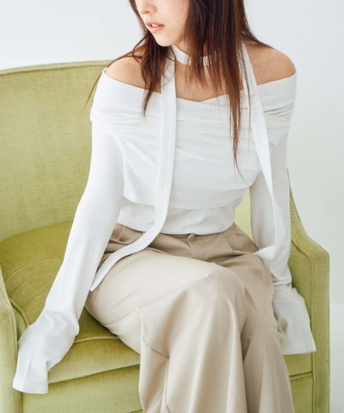 archives（アルシーヴ）の「タックドレープオフショルＴＯＰＳ（Tシャツ/カットソー・レディース・グレー/ブラック/ピンクベージュ/ブルー/オフホワイト・MEDIUM）」の11枚目の写真