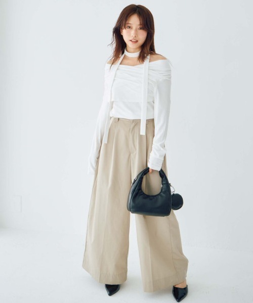 archives（アルシーヴ）の「タックドレープオフショルＴＯＰＳ（Tシャツ/カットソー・レディース・グレー/ブラック/ピンクベージュ/ブルー/オフホワイト・MEDIUM）」の13枚目の写真