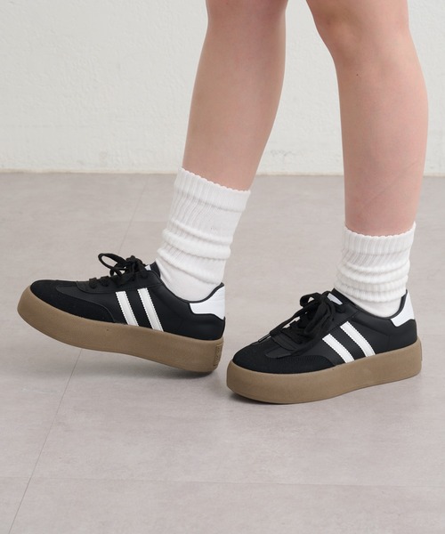 RAY CASSIN(レイカズン)の「厚底ラインスニーカー(スニーカー・レディース・ブラック/ホワイト・L/M/S)」の17枚目の写真