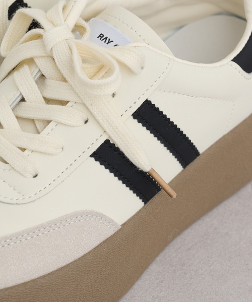 RAY CASSIN(レイカズン)の「厚底ラインスニーカー(スニーカー・レディース・ブラック/ホワイト・L/M/S)」の7枚目の写真