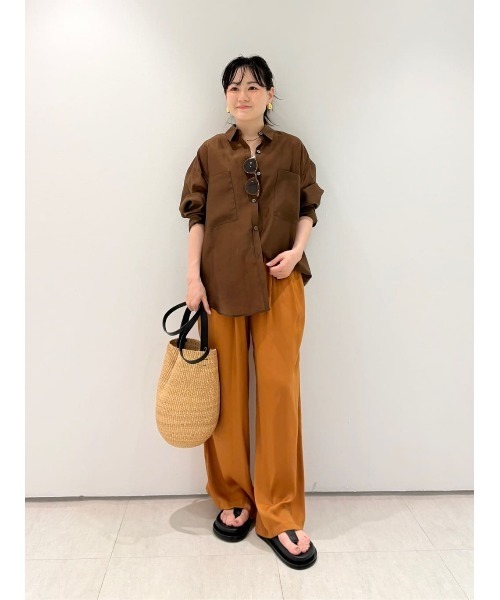 allureville（アルアバイル）の「クレールサテンイージーパンツ（その他パンツ・レディース・マスタード/カーキ/ブルー・2/1）」の4枚目の写真