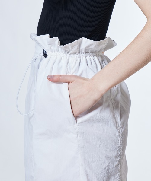 DOUBLE STANDARD CLOTHING（ダブルスタンダードクロージング）の「ライトワッシャータフタスカート（スカート・レディース・ブラック/ライトグレー/オフホワイト・38/36）」の13枚目の写真