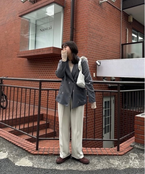 lawgy（ラウジー）の「embroidery flower jacket / エンブロイダリーフラワージャケット（テーラードジャケット・レディース・グレー/ネイビー/ベージュ・FREE）」の11枚目の写真