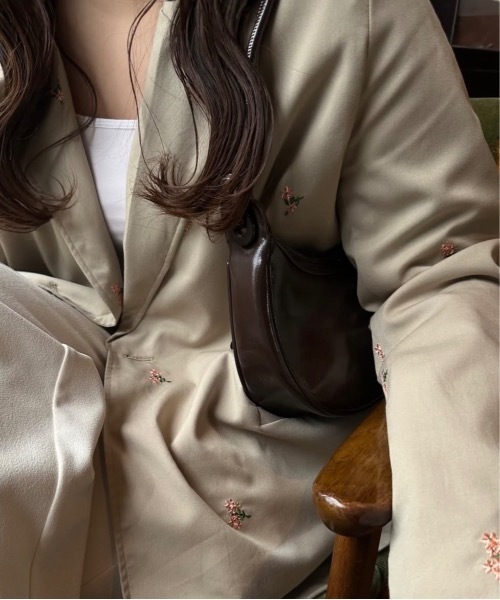 lawgy（ラウジー）の「embroidery flower jacket / エンブロイダリー