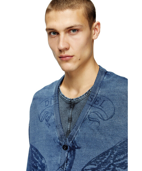 DIESEL(ディーゼル)の「メンズ カーディガン K-FENICAR(カーディガン/ボレロ・メンズ・ブルー・XX-LARGE/LARGE/MEDIUM/SMALL/X-LARGE/X-SMALL)」の2枚目の写真