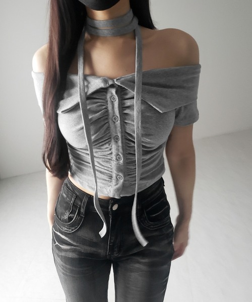 me+em select(ミームセレクト)の「【 3color 】チョーカーロングタイ付き オフショルダータックギャザーTシャツ / choker long tie SET offshoulder tuck gather slim T-shirt(Tシャツ/カットソー・レディース・ブラック/ライトグレー/ホワイト・FREE)」の9枚目の写真