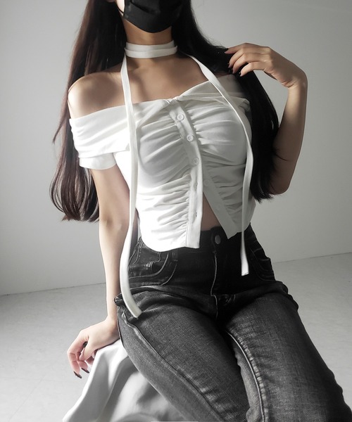 me+em select(ミームセレクト)の「【 3color 】チョーカーロングタイ付き オフショルダータックギャザーTシャツ / choker long tie SET offshoulder tuck gather slim T-shirt(Tシャツ/カットソー・レディース・ブラック/ライトグレー/ホワイト・FREE)」の19枚目の写真