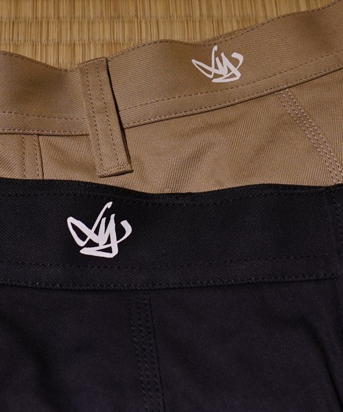 TROVE（トローヴ）の「TROVE x 岡部文彦 / BIG POCKET SHORTS CLASSIC 刈（カーゴパンツ・メンズ・ブラック/ベージュ・2/3/4）」の8枚目の写真