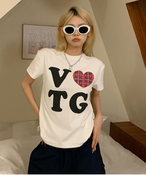 gossip!ロサンゼルス(ゴシップロサンゼルス)の「Y2K ハート チェックグラフィックプリントTシャツ(Tシャツ/カットソー・レディース・グレー/ホワイト・FREE)」の2枚目の写真