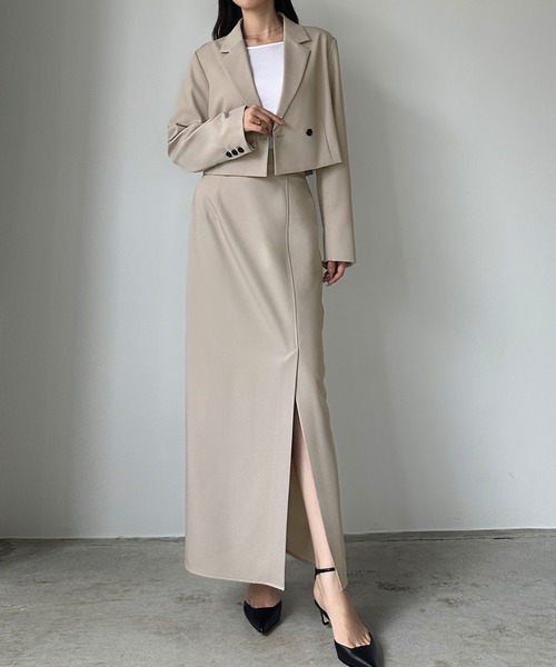 Louere（ルエレ）の「ショートテーラードジャケット＋前スリットタイトスカートSET（セットアップ・レディース・グレイッシュベージュ/ブラック/チャコール・X-LARGE/LARGE/MEDIUM/SMALL）」の3枚目の写真
