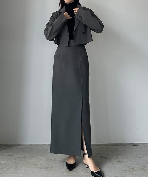 Louere（ルエレ）の「ショートテーラードジャケット＋前スリットタイトスカートSET（セットアップ・レディース・グレイッシュベージュ/ブラック/チャコール・X-LARGE/LARGE/MEDIUM/SMALL）」の2枚目の写真