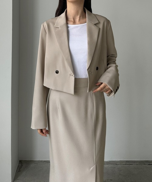 Louere（ルエレ）の「ショートテーラードジャケット＋前スリットタイトスカートSET（セットアップ・レディース・グレイッシュベージュ/ブラック/チャコール・X-LARGE/LARGE/MEDIUM/SMALL）」の8枚目の写真