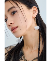 niana | シアーフラワーイヤリング 両耳 ロング ゴールド シルバー 結婚式 二次会 同窓会 成人式 パーティー お呼ばれ オケージョン フォーマル(イヤリング)