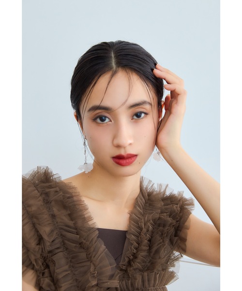niana(ニアナ)の「シアーフラワーイヤリング 両耳 ロング ゴールド シルバー 結婚式 二次会 同窓会 成人式 パーティー お呼ばれ オケージョン フォーマル(イヤリング・レディース・ゴールド/シルバー・FREE)」の8枚目の写真