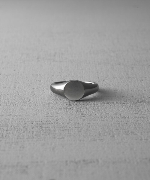 and cloud(アンドクラウド)の「Signet Circle Ring(リング・レディース・ブラック/シルバー/イエローゴールド・19号/15号/17号/13号/11号)」の1枚目の写真