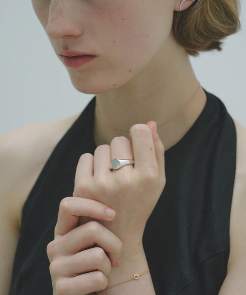 and cloud(アンドクラウド)の「Signet Circle Ring(リング・レディース・ブラック/シルバー/イエローゴールド・19号/15号/17号/13号/11号)」の11枚目の写真