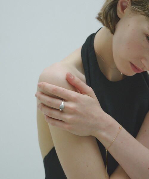 and cloud(アンドクラウド)の「Signet Circle Ring(リング・レディース・ブラック/シルバー/イエローゴールド・19号/15号/17号/13号/11号)」の13枚目の写真
