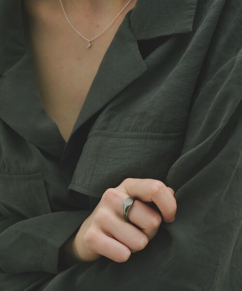 and cloud(アンドクラウド)の「Signet Circle Ring(リング・レディース・ブラック/シルバー/イエローゴールド・19号/15号/17号/13号/11号)」の14枚目の写真