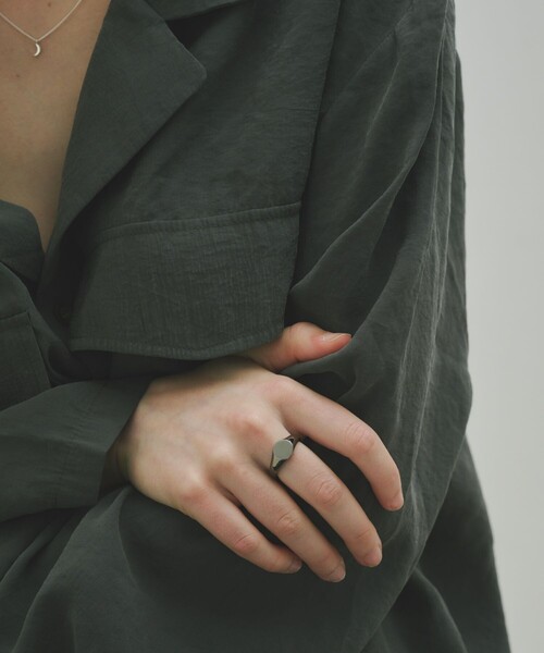 and cloud(アンドクラウド)の「Signet Circle Ring(リング・レディース・ブラック/シルバー/イエローゴールド・19号/15号/17号/13号/11号)」の15枚目の写真