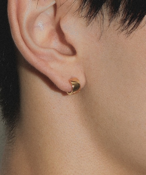 whoseA(フーシー)の「【silver925】RollminiHoopPierce / ロールミニフープピアス(ピアス(両耳用)・メンズ・シルバー/ゴールド・FREE)」の1枚目の写真