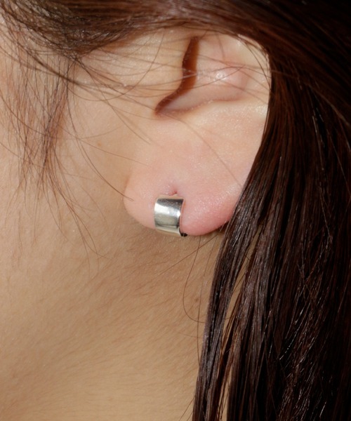whoseA(フーシー)の「【silver925】RollminiHoopPierce / ロールミニフープピアス(ピアス(両耳用)・メンズ・シルバー/ゴールド・FREE)」の3枚目の写真