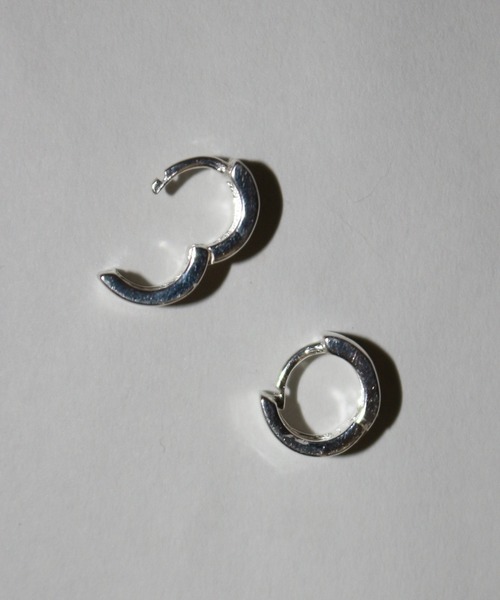 whoseA(フーシー)の「【silver925】RollminiHoopPierce / ロールミニフープピアス(ピアス(両耳用)・メンズ・シルバー/ゴールド・FREE)」の4枚目の写真