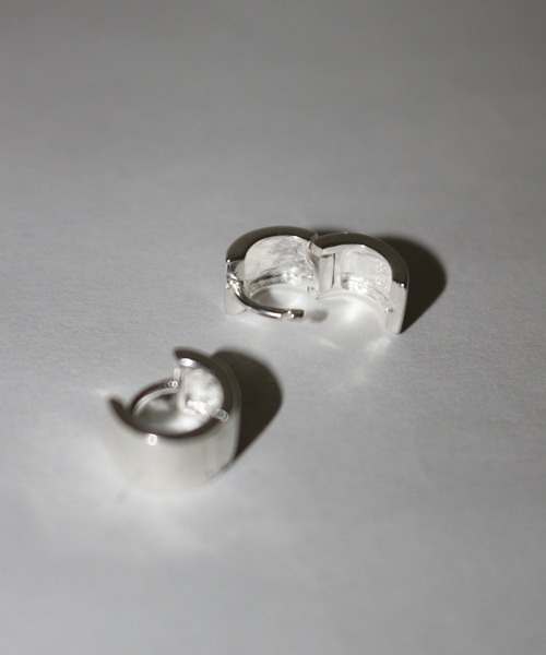 whoseA(フーシー)の「【silver925】RollminiHoopPierce / ロールミニフープピアス(ピアス(両耳用)・メンズ・シルバー/ゴールド・FREE)」の5枚目の写真