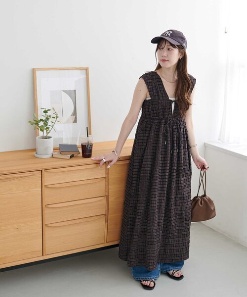 セール】シャーリングチェックノースリワンピース（ワンピース